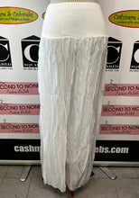 Load image into Gallery viewer, Made in Italy 100% Silk Pants (Size XL)
