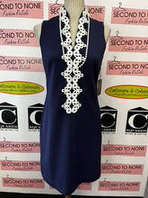 Cargar imagen en el visor de la galería, NWT Vince Camuto Navy &amp; White Dress (Size 4)
