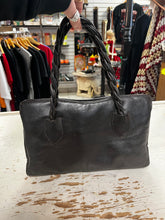Charger l'image dans la galerie, Vintage John Hort Leather Handbag
