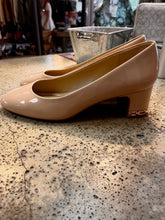 Charger l'image dans la galerie, Michael Kors June Flex Nude Heels (Size 9)
