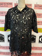 Cargar imagen en el visor de la galería, Black Lace Button Up Top (Size 1X)
