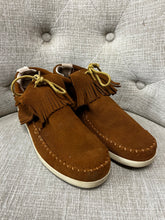 Cargar imagen en el visor de la galería, Minnetonka Moccasins (Size 8)
