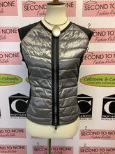 Cargar imagen en el visor de la galería, Metallic Puffer Vest (Size M)
