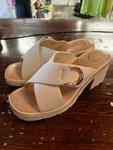 Cargar imagen en el visor de la galería, Chunky-Heel Sandal (2 Colors)
