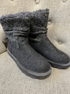 NWT BearPaw Wool Boots (Size 7)