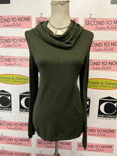 Charger l&#39;image dans la galerie, David Bitton Buffalo Cowl Neck Cold Shoulder Top (Size M)
