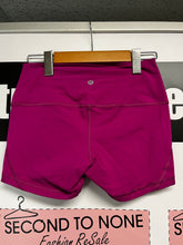 Cargar imagen en el visor de la galería, Lululemon Pink Spandex Shorts (Size 6)
