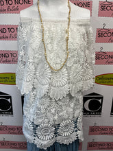 Charger l'image dans la galerie, White Crochet Lace Tiered Top (Size S/M)
