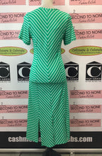 Charger l&#39;image dans la galerie, Vibrant Green Striped T-Shirt Dress
