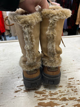 Charger l'image dans la galerie, Y2K Skechers Faux Fur Leather Boots (Size 6)
