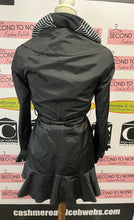 Charger l&#39;image dans la galerie, Cole Haan Ruffle Hem Belted Trench Coat (Size XS)
