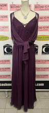 Cargar imagen en el visor de la galería, Purple Lace Formal Gown &amp; Shawl (Size 20)

