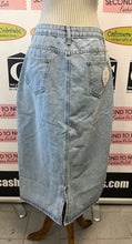 Charger l'image dans la galerie, Classic Mid-Length Denim Skirt
