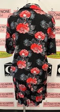 Cargar imagen en el visor de la galería, B&amp;W Rose Print Matching Shorts &amp; Shirt Set (Size S/M)
