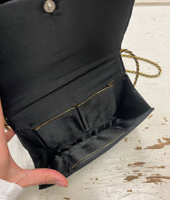 Cargar imagen en el visor de la galería, Vintage Velvet Bejewelled Purse
