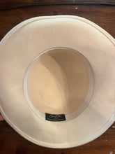 Load image into Gallery viewer, Vintage Cream Wool Hat
