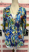 Load image into Gallery viewer, NWT Colourful Printed Button Up Blouse (Size L)
