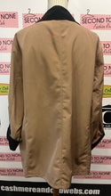 Load image into Gallery viewer, Black &amp; Caramel Reversible Light Coat (Size 20)
