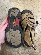 Cargar imagen en el visor de la galería, Keen Newport Tan Leather Sandals (Size 7.5)
