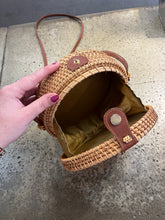 Cargar imagen en el visor de la galería, Round Ratan Crossbody Purse
