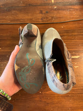 Charger l&#39;image dans la galerie, Poetic Licence Snake Skin Bow Heel Booties (Size 8.5/EU 39.5)
