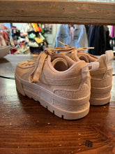 Load image into Gallery viewer, Chunky Suede Platform Puma Sneakers (Size 8)
