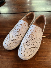 Load image into Gallery viewer, Ugg Perforated Slip On Shoe (Size 10)
