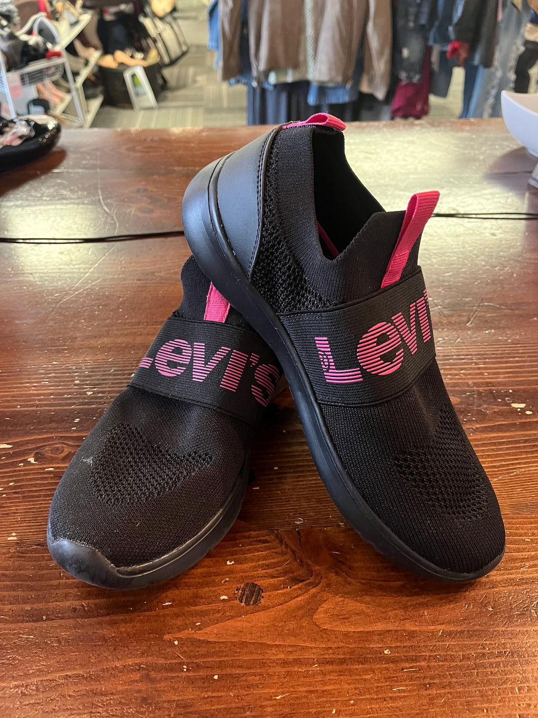 Levi’s Lightweight Slip On Shoe (Size 7.5)