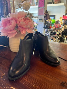 Vionic Black Booties (Size 9.5)