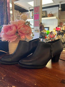 Vionic Black Booties (Size 9.5)