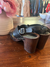 Charger l&#39;image dans la galerie, Kenneth Cole Wooden Heel Sandals (Size 7)
