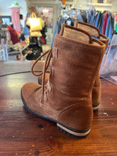 Charger l&#39;image dans la galerie, Suede Tan Ankle Combat Boots (Size 40/9)
