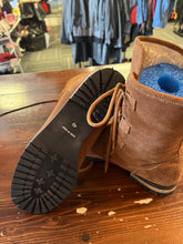 Charger l&#39;image dans la galerie, Suede Tan Ankle Combat Boots (Size 40/9)
