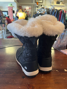Wind River Soft Lined Boots (Size 9)
