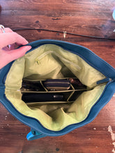 Cargar imagen en el visor de la galería, Avon Blue Tote Purse (With interior organizers!)
