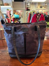 Cargar imagen en el visor de la galería, Roots Black Lunch Bag
