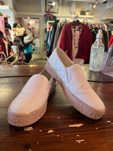 Charger l&#39;image dans la galerie, Guess White Slip On Shoes (Size 7)
