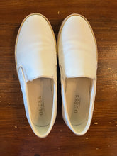 Charger l&#39;image dans la galerie, Guess White Slip On Shoes (Size 7)
