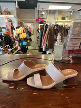 Charger l&#39;image dans la galerie, Pennington’s White Heeled Sandals (Size 7)
