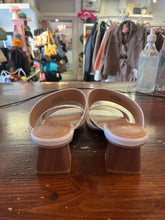Charger l&#39;image dans la galerie, Pennington’s White Heeled Sandals (Size 7)
