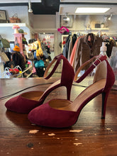 Charger l&#39;image dans la galerie, Le Chateau Burgundy High Heels (Size 10)
