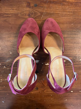 Charger l&#39;image dans la galerie, Le Chateau Burgundy High Heels (Size 10)
