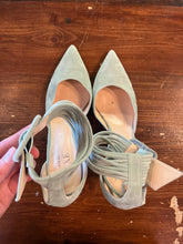 Charger l&#39;image dans la galerie, Le Chateau ‘Luxe’ Suede Heels (Size 10)
