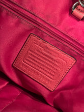 Cargar imagen en el visor de la galería, Coach Poppy Pebbled Pink Leather Shoulder Bag
