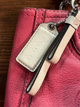 Cargar imagen en el visor de la galería, Coach Poppy Pebbled Pink Leather Shoulder Bag
