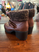 Cargar imagen en el visor de la galería, Sweater Cuff Heeled Combat Boot (Size 7)
