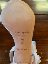 Charger l&#39;image dans la galerie, Kate Spade Ivory Flower Heels with Box (Size 7.5)
