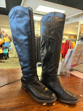 Cargar imagen en el visor de la galería, Black Leather Buckle Boots (Size 8)
