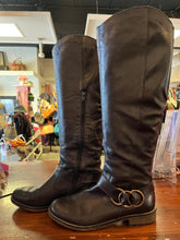Cargar imagen en el visor de la galería, Black Leather Buckle Boots (Size 8)
