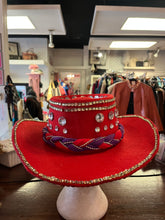 Charger l&#39;image dans la galerie, *AS IS* Bedazzled Red Felt Hat
